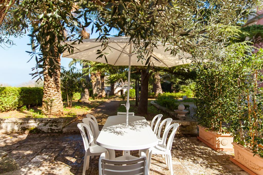 Villa Carenza Монополи Екстериор снимка