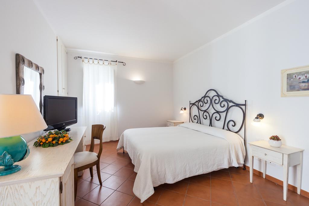 Villa Carenza Монополи Екстериор снимка