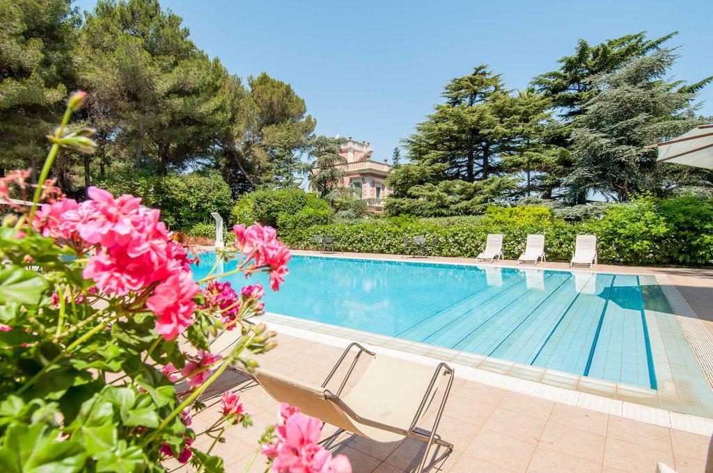 Villa Carenza Монополи Екстериор снимка