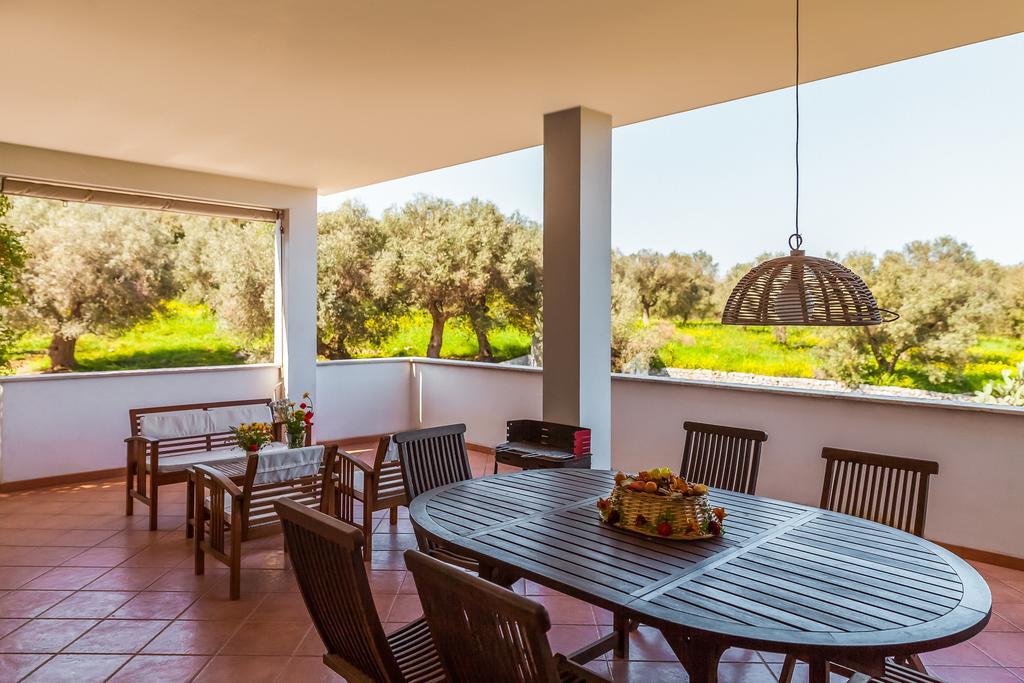 Villa Carenza Монополи Екстериор снимка