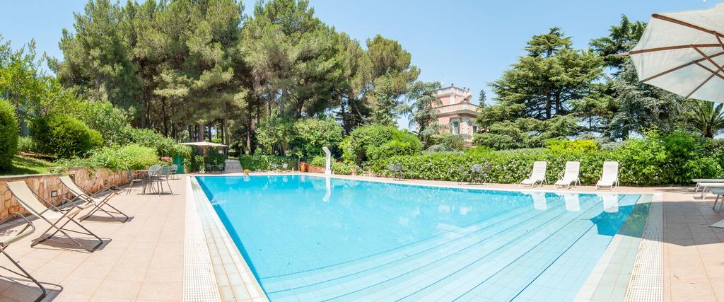 Villa Carenza Монополи Екстериор снимка